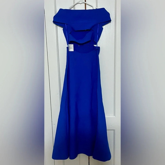Alexander McQueen Embellished cutout off-the-shoulder stretch-knit midi dress - Picture 10 of 14